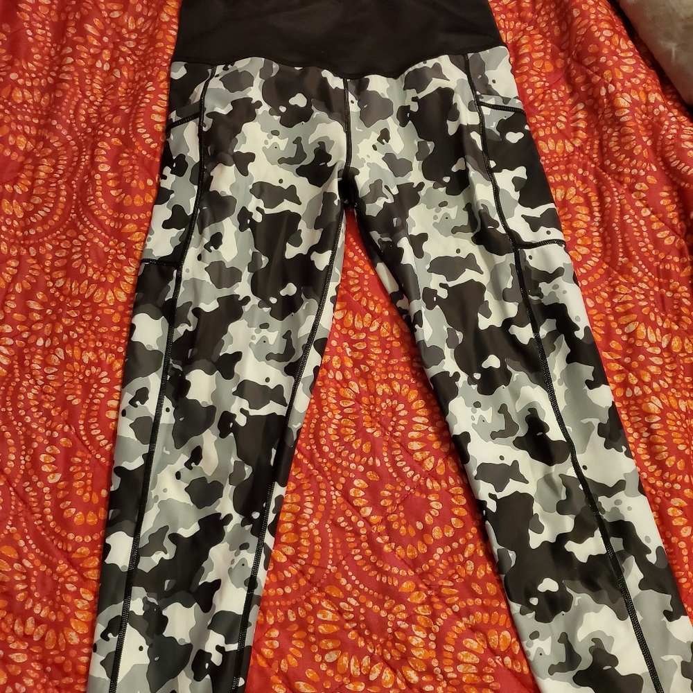 CVG reversible camo Capri